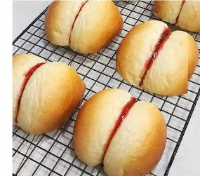 Strawberry dari katalog Roti Gendut