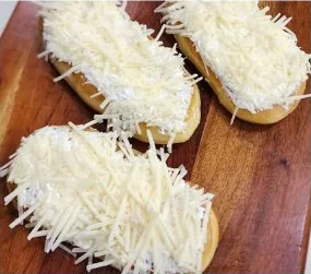 Long John Keju dari katalog Roti Gendut